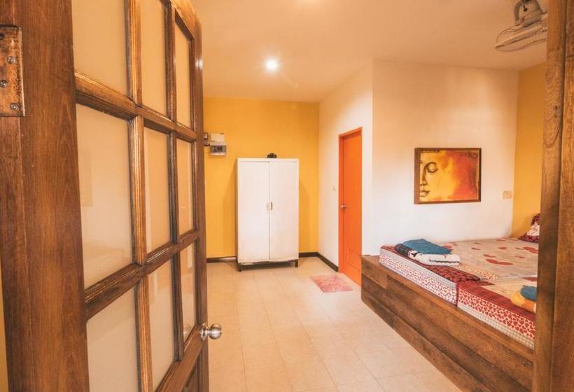 Dancing Elephant Beach Club Hostel