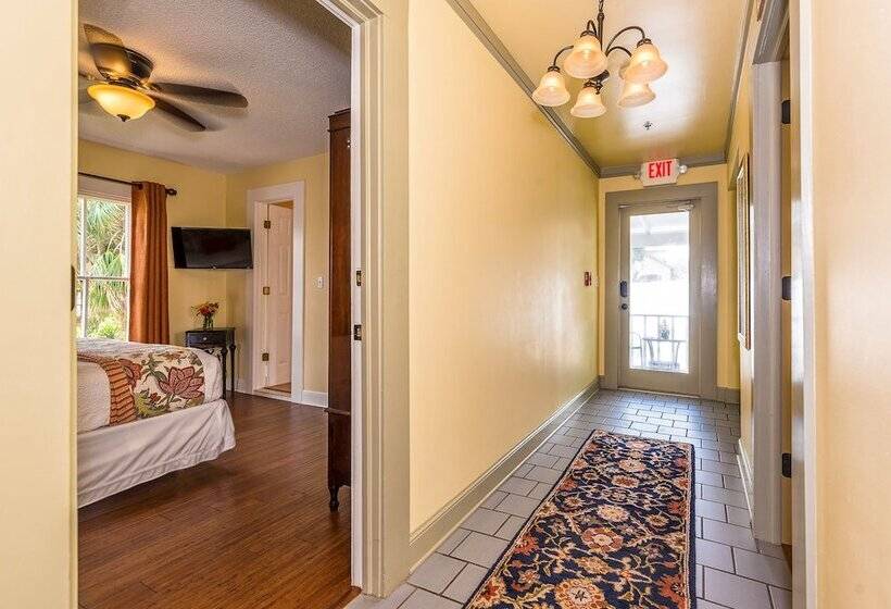 مبيت وإفطار 44 Spanish Street Inn   Adults Only