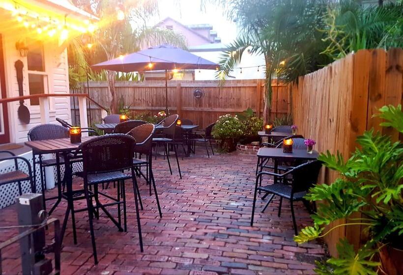 مبيت وإفطار 44 Spanish Street Inn   Adults Only