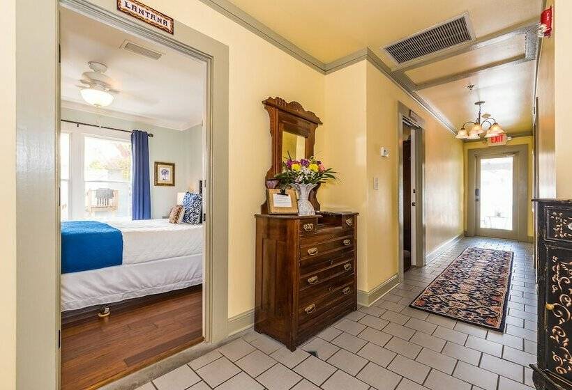 مبيت وإفطار 44 Spanish Street Inn   Adults Only