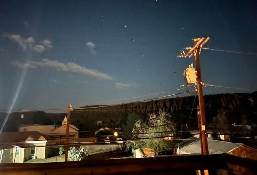 민박 Fort Davis Drug Store