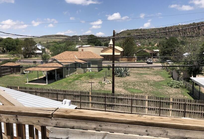 مبيت وإفطار Fort Davis Drug Store