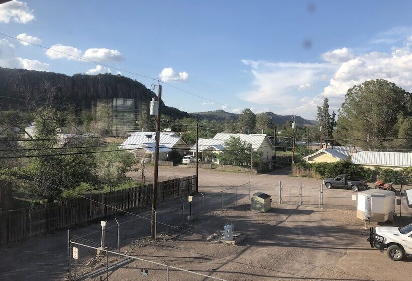 مبيت وإفطار Fort Davis Drug Store