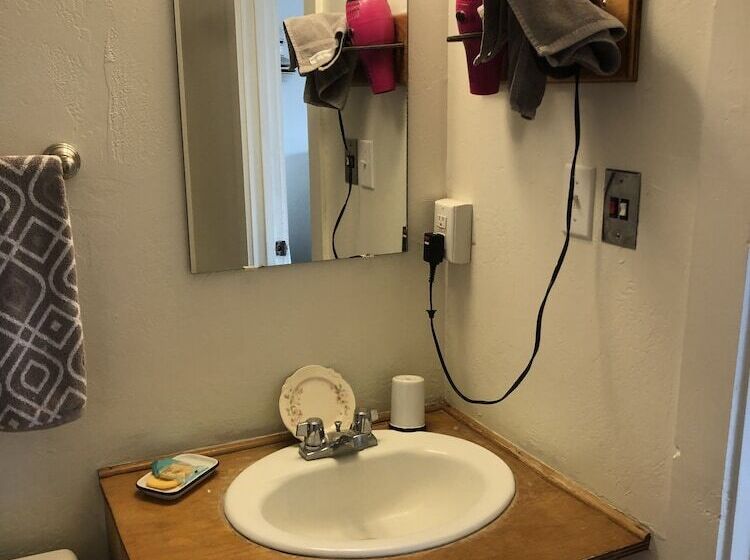 민박 Fort Davis Drug Store