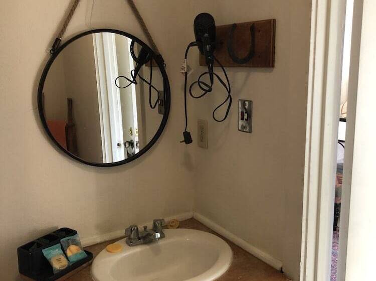 مبيت وإفطار Fort Davis Drug Store