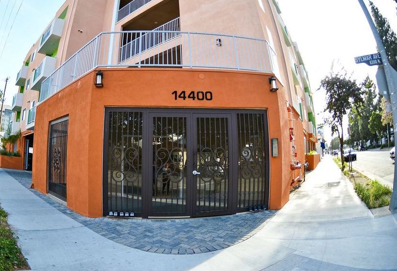 Fully Furnished Apartments near Hollywood