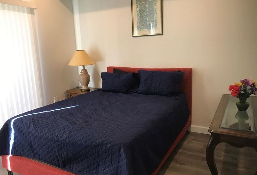 Fully Furnished Apartments near Hollywood