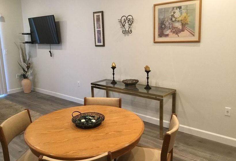 Fully Furnished Apartments near Hollywood