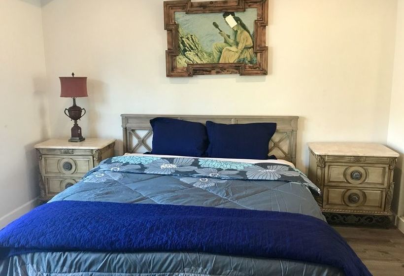 Fully Furnished Apartments near Hollywood