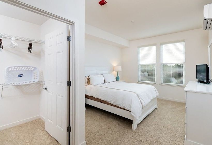 Global Luxury Suites At Epic Way