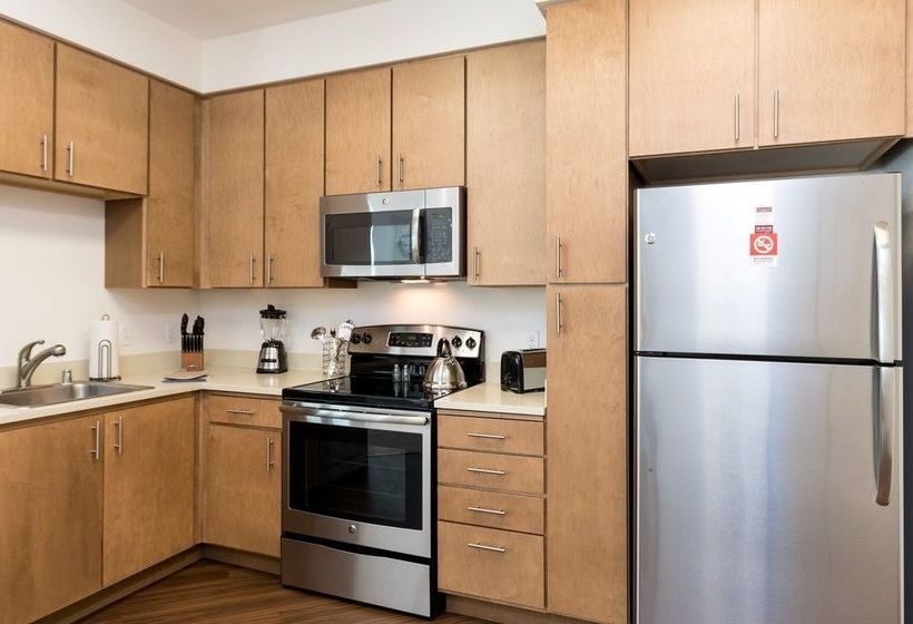 Global Luxury Suites At Epic Way