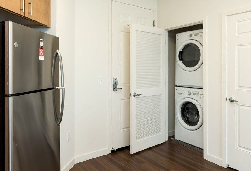 Global Luxury Suites At Epic Way