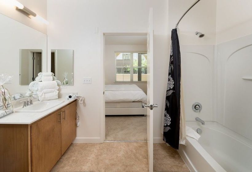 Global Luxury Suites At Epic Way