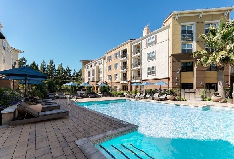 Global Luxury Suites At Epic Way