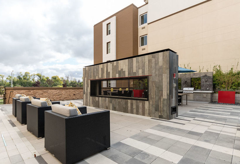 Global Luxury Suites At Epic Way