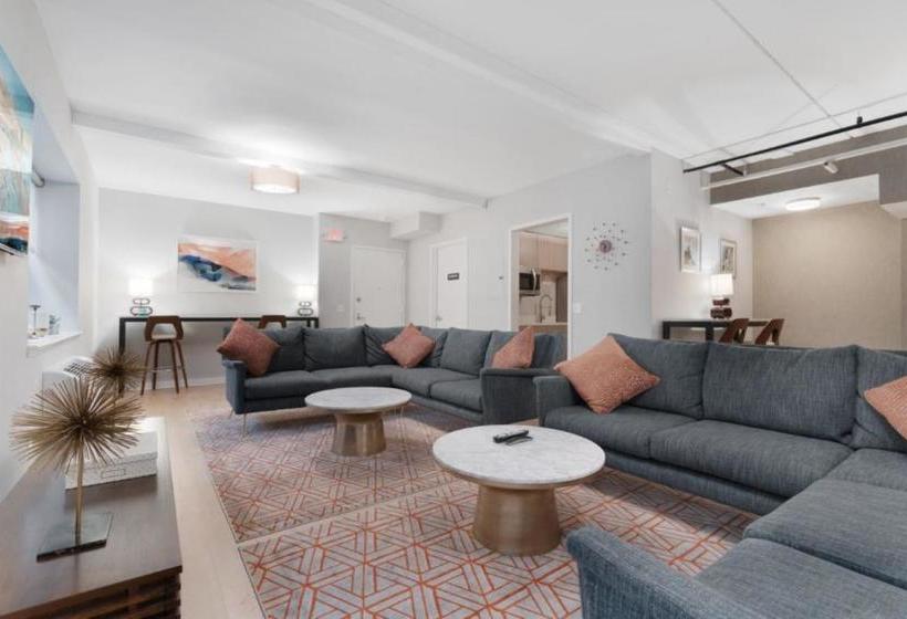 Global Luxury Suites At Monroe