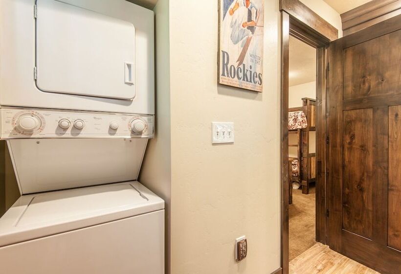 Hideaway Above The Stream