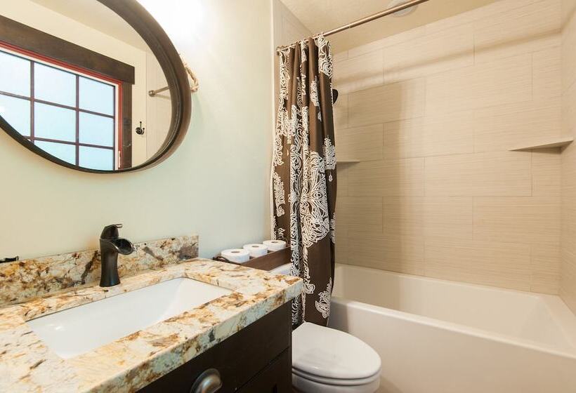 Hideaway Above The Stream