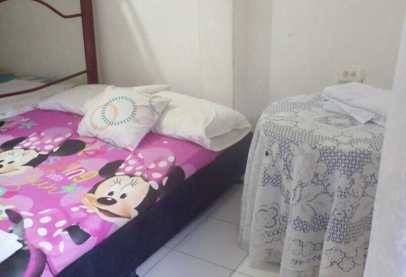 Casa Amarilla Hostel   Cali