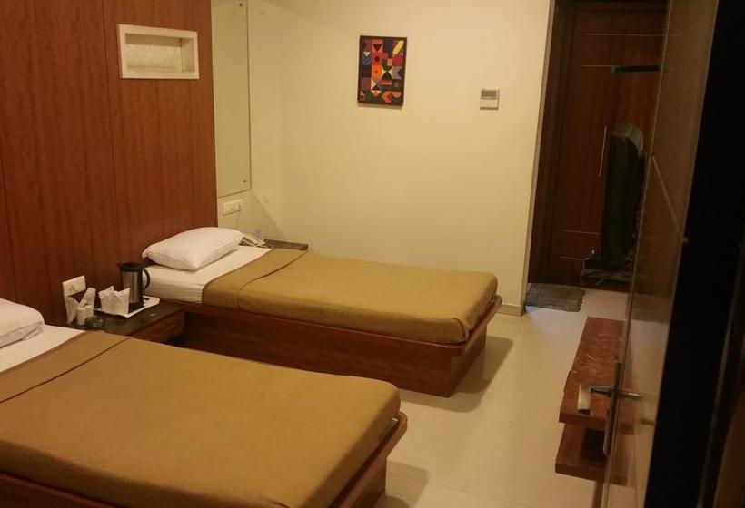 Отель Apna Avenue