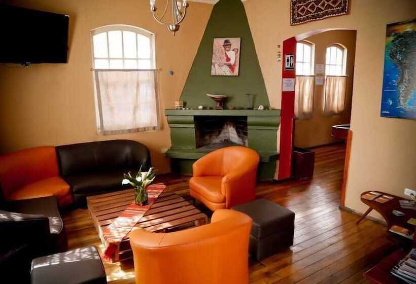 Отель Blue House Youth Hostel