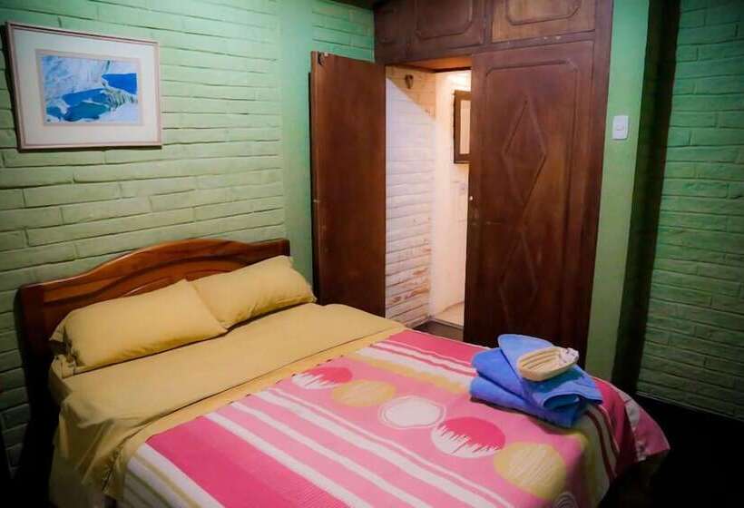 Отель Blue House Youth Hostel