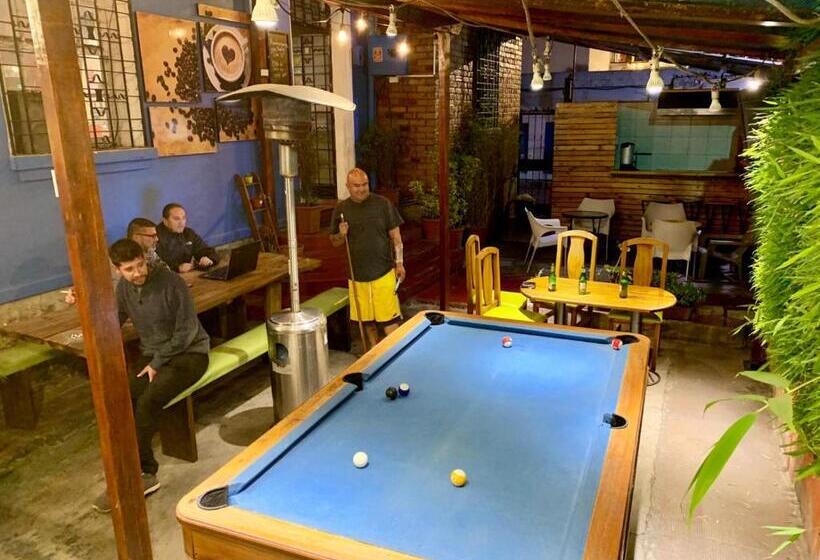 Отель Blue House Youth Hostel