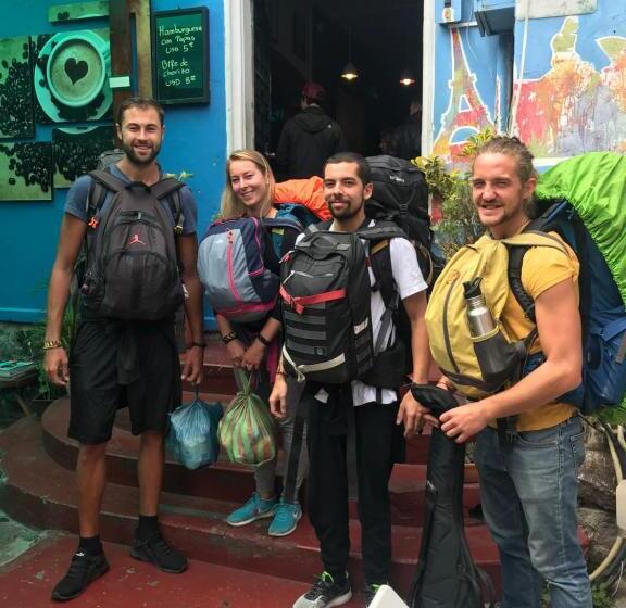 Отель Blue House Youth Hostel