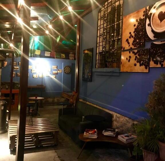 Отель Blue House Youth Hostel