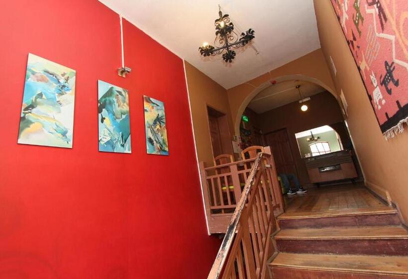 هتل Blue House Youth Hostel