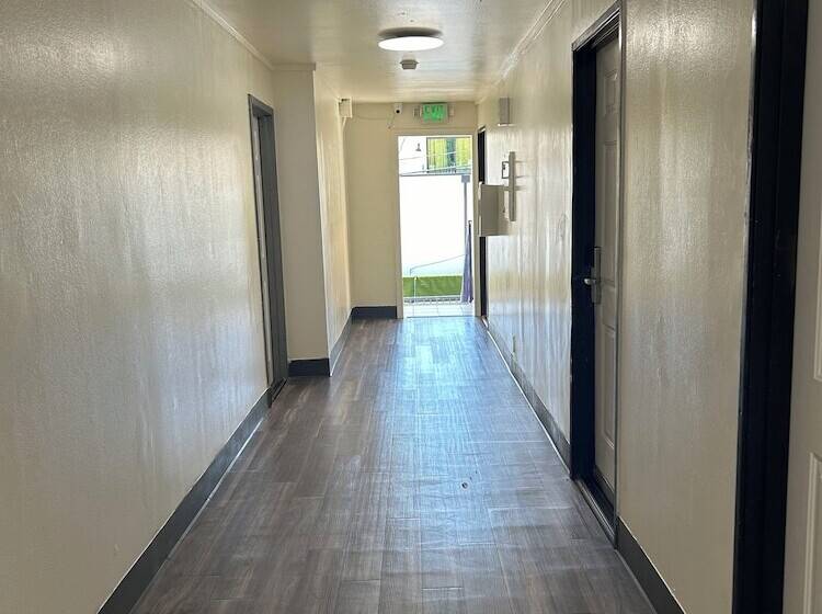 فندق Budget Inn Hollywood