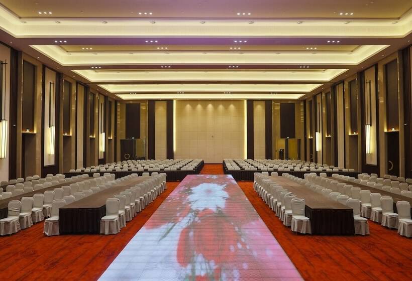 Отель Emeishan Grand