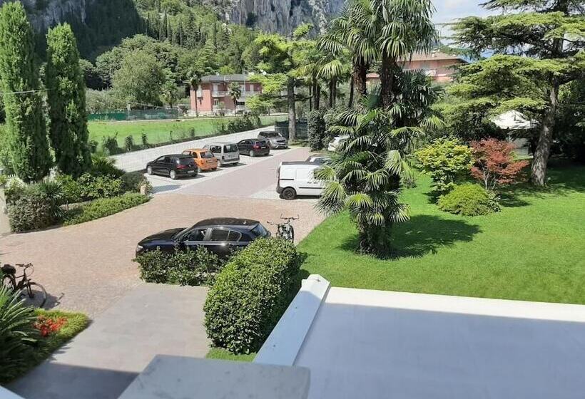 هتل Garden Arco