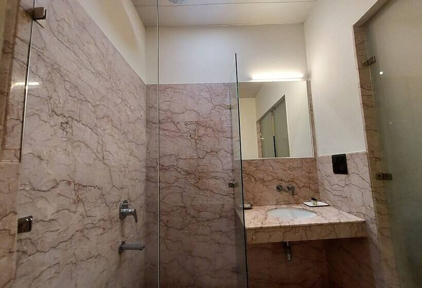 فندق Green Castle