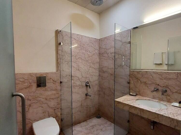 فندق Green Castle