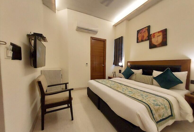 فندق Green Castle