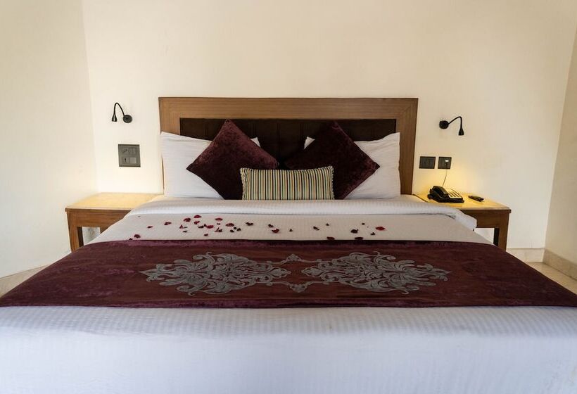 فندق Green Castle