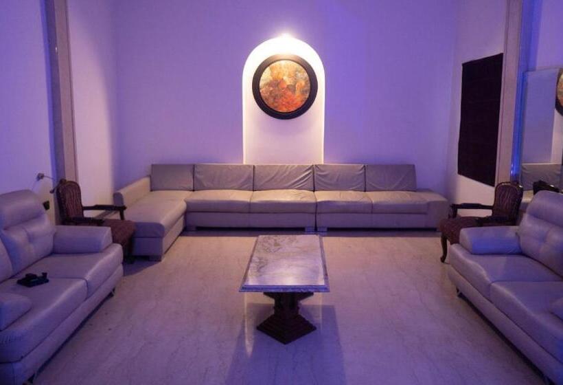 فندق Green Castle