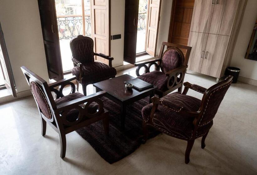 فندق Green Castle