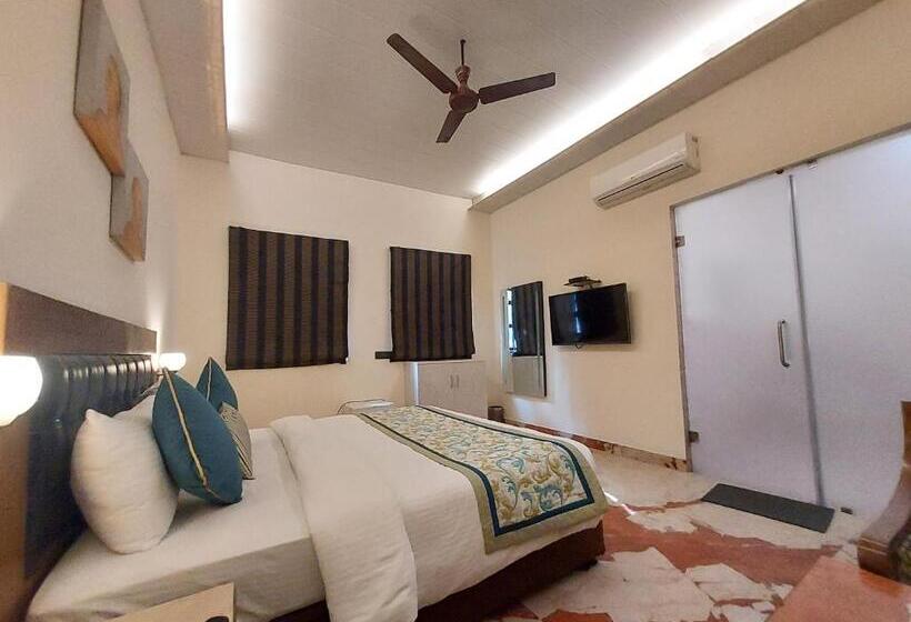 فندق Green Castle