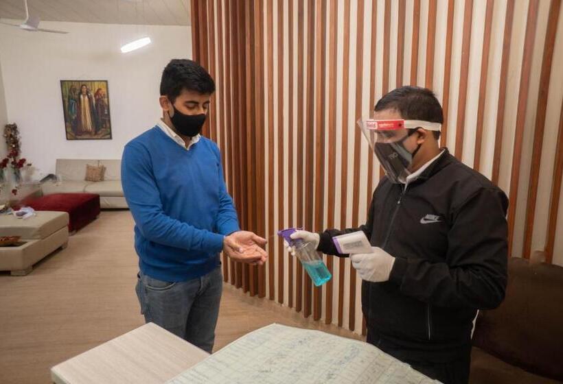 فندق Green Castle