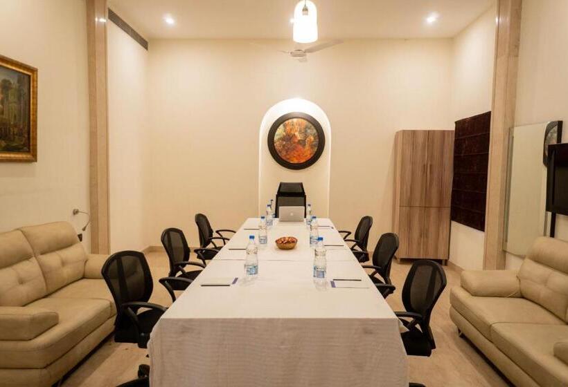 فندق Green Castle