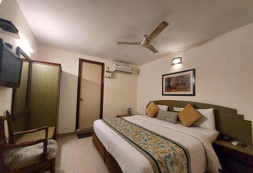 فندق Green Castle