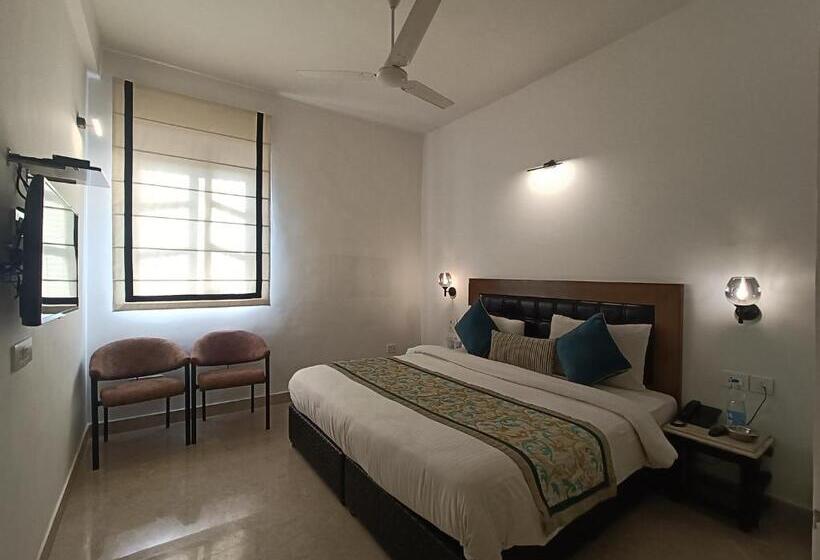 فندق Green Castle