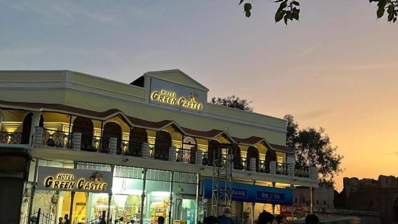 فندق Green Castle