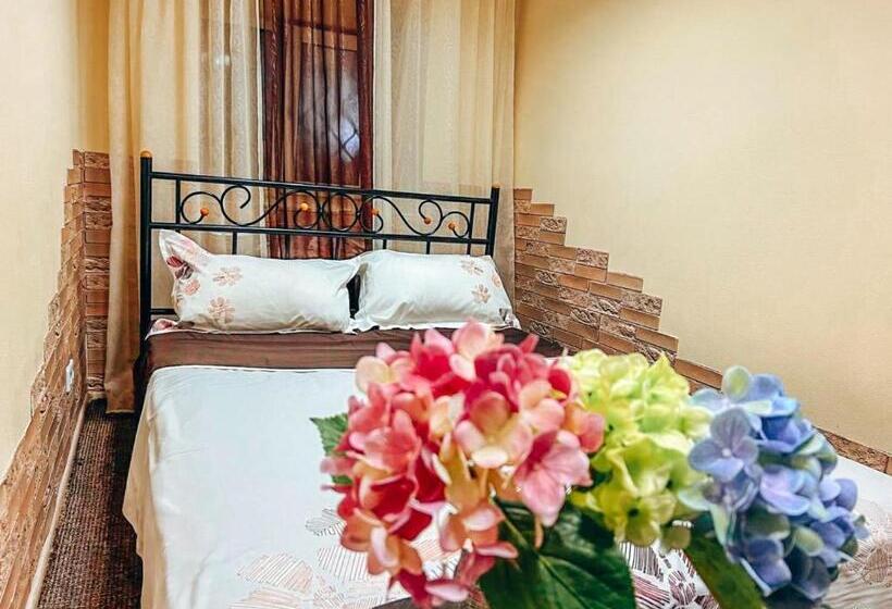 هتل Guest House On Saksahanskoho Street