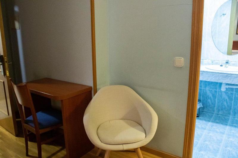 هتل Hostal Alda Rio Duero