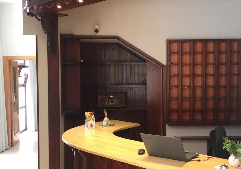 هتل Hostal Alda Rio Duero