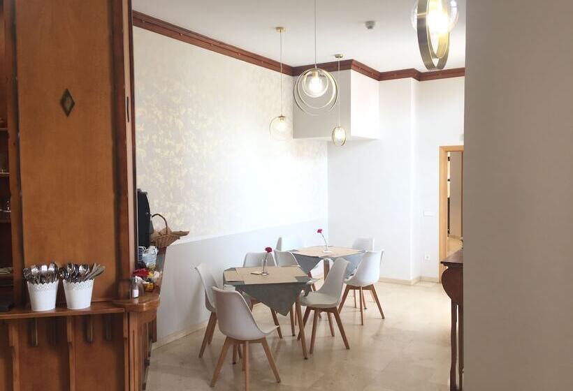 هتل Hostal Alda Rio Duero