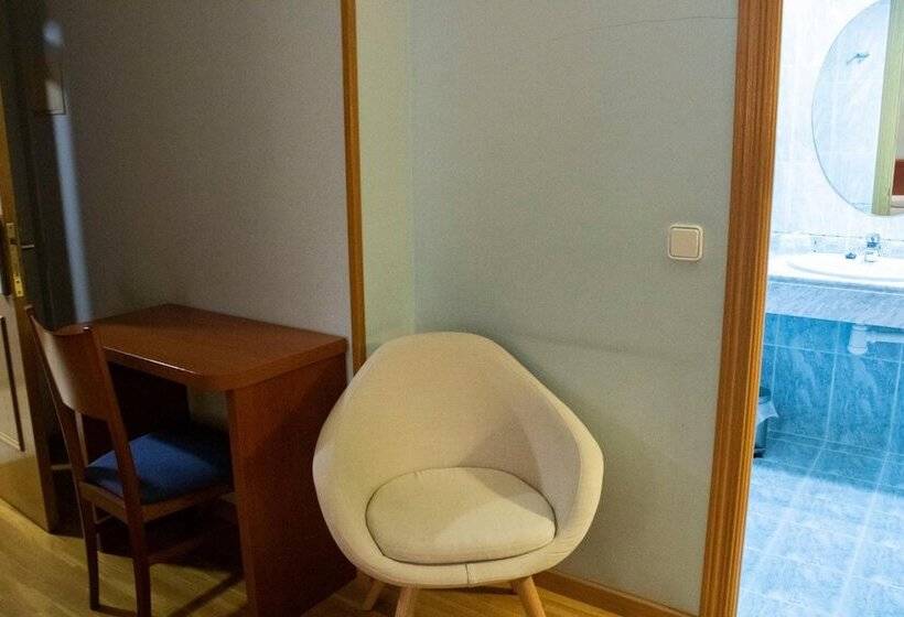 هتل Hostal Alda Rio Duero